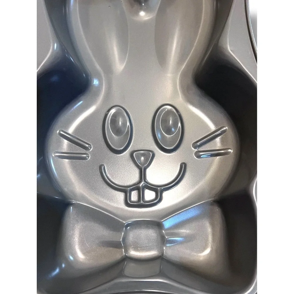 Wilton‎ Bunny Cake Pan Rabbit Bow Tie Easter Bakeware